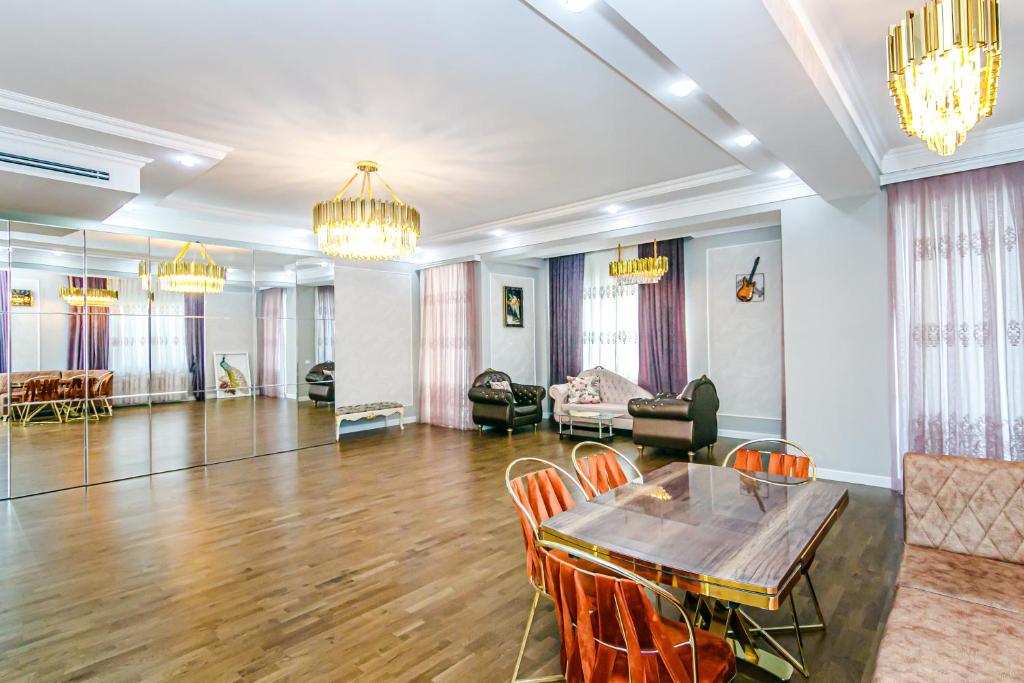 هتل بوتا پلیس وی آی پی هاوس 904 Buta Place VIP House 904