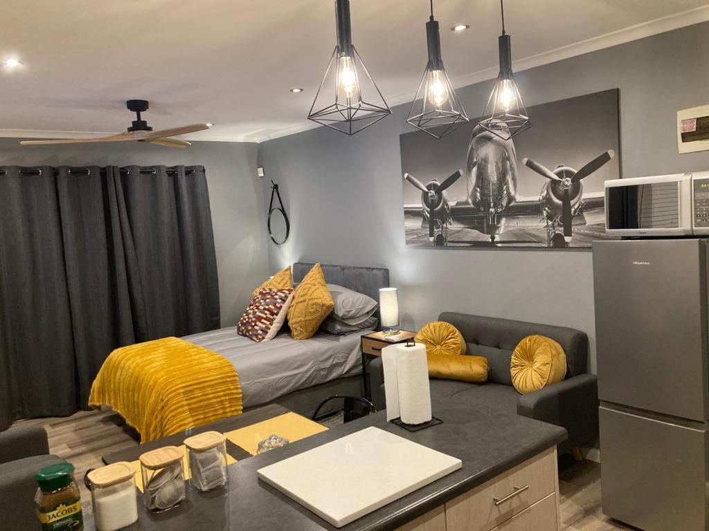 هتل لیفی ریتریت کنریج ترندی Leafy Retreat Kenridge Trendy