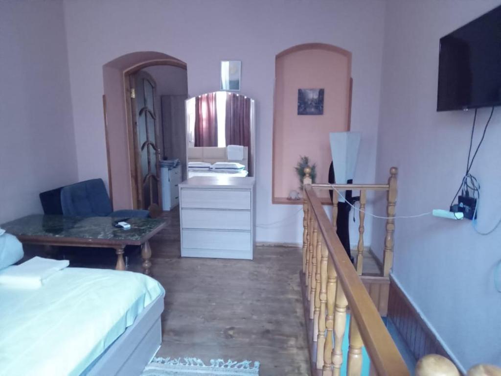 هتل ناداریس گست هاوس - Nodari's Guest house