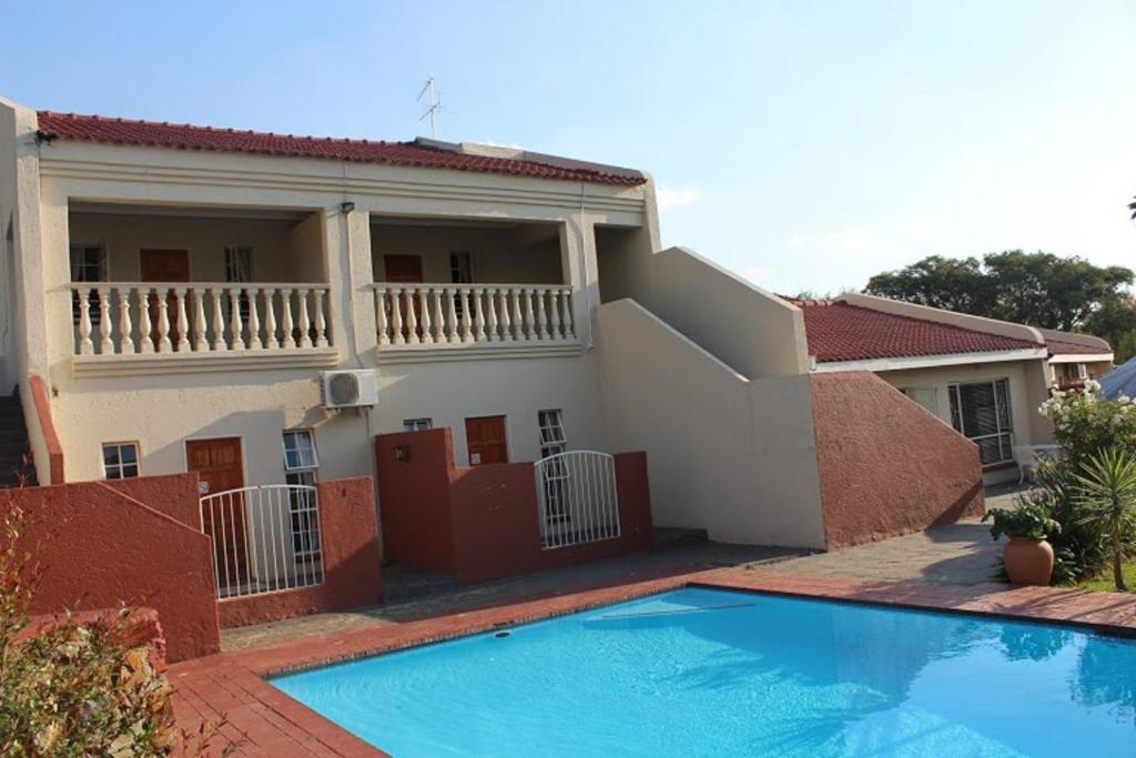 هتل فلامبویانت گست لاج Flamboyant Guest Lodge
