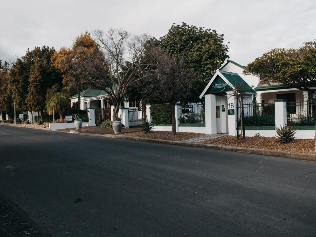 هتل کامینگز گست هاوس Cummings Guesthouse