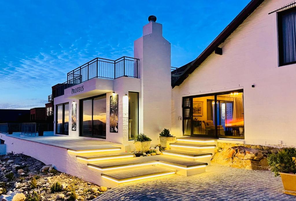هتل پروتئوس بیچ هاوس Proteus Beach House