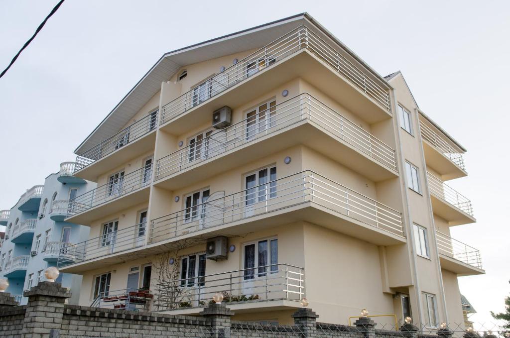 هتل گست هاوس توپاز Guest House Topaz