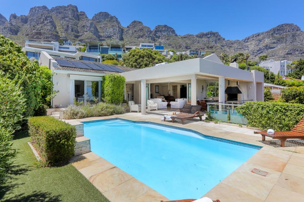 هتل کمپس بی سان ستس - ویلا ویت مگنیفیکنت ویوز Camps Bay Sunsets - Villa with magnificent views
