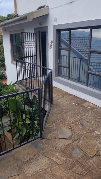 هتل ۵۶ آرچرکرزنت کاتج - 56 ArcherCrescent Cottage