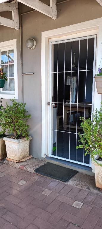 هتل وایلی هال گست هاوس Wylie Hall Guesthouse