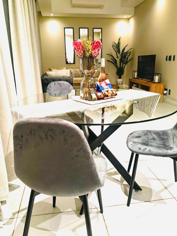 هتل دای کامفرت ایر بی اند بی - تاپ فلور لاکچری 1 بدم روم آپارتمان ویت ویوز The Comfort AirB&B - Top floor luxury 1 bedroom apartment with views
