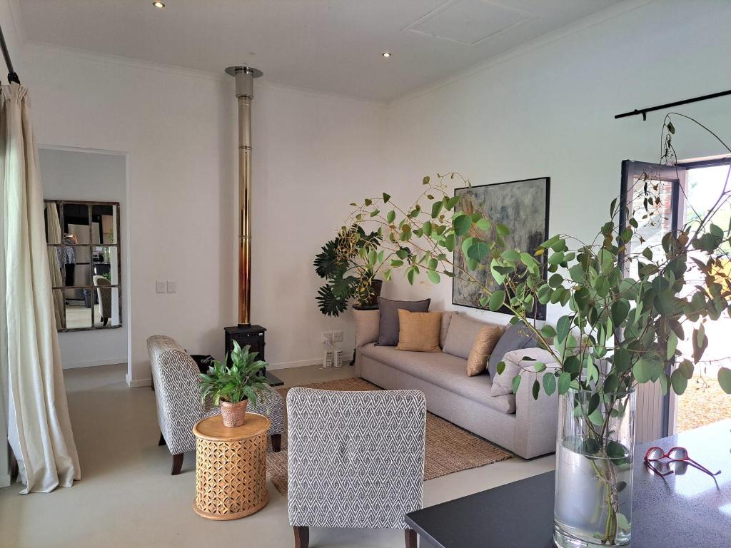 هتل کارنینا سلف کترینگ آکومودیشن KARENINA'S Self-catering Accommodation