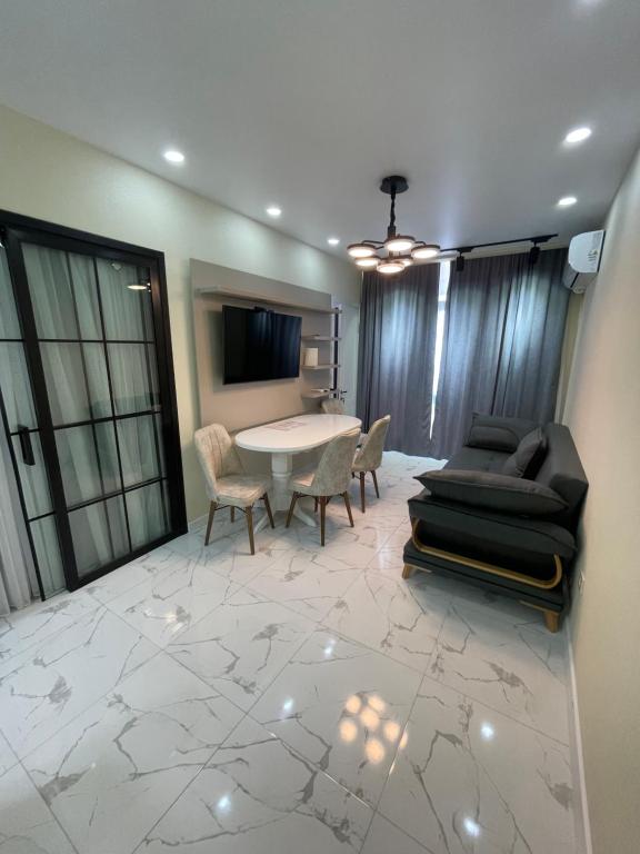 هتل فور یو تو بی هییر بلک سی تاورز فمیلی آپارتمنتس - 4U2Bhere Black Sea Towers family apartments
