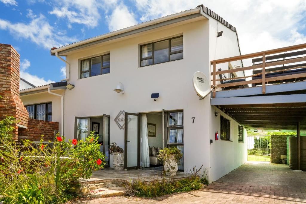 هتل 3-بدروم چارمین کستال ریتریت این پلتنبرگ بی - 3-Bedroom Charming Coastal Retreat in Plettenberg Bay