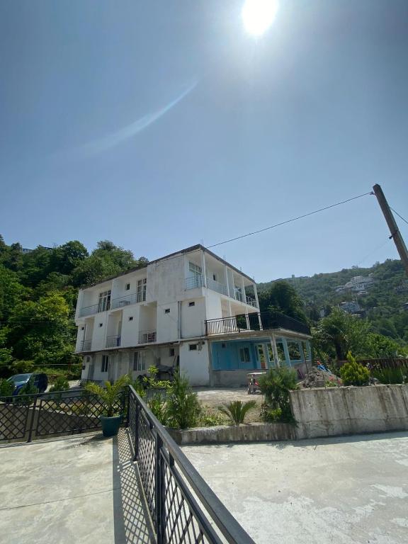 هتل تمو's گست هاوس این کوریاتی Temo's guest house in Kvariati