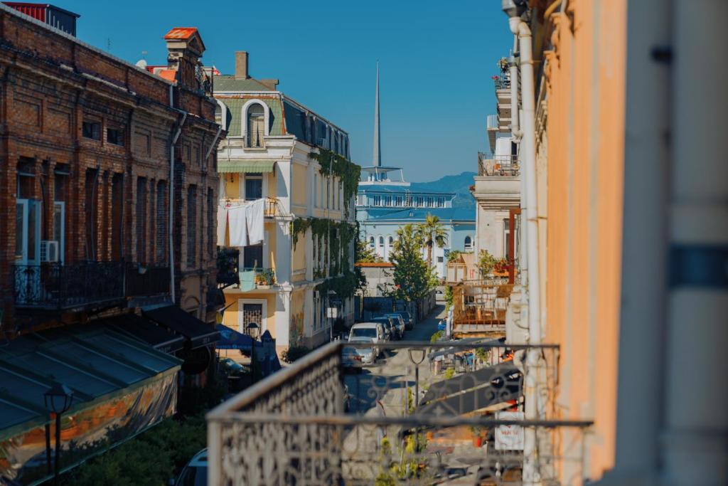 هتل کوزی آپارتمان این اولد باتومی - Cozy Apartment in Old Batumi