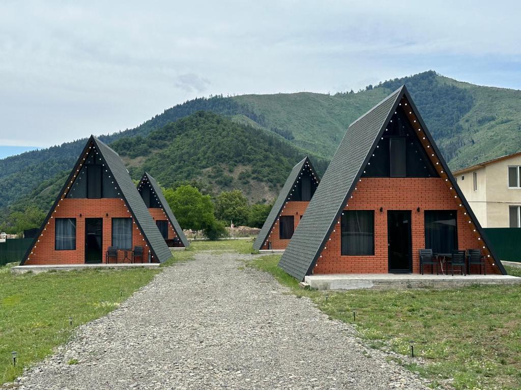 هتل امرلید کاتیجز Emerald Cottages