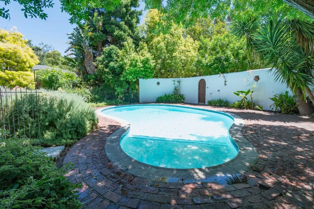 هتل اسپیشس فمیلی هوم این کانستنتیا وید پل - Spacious family Home in Constantia with Pool