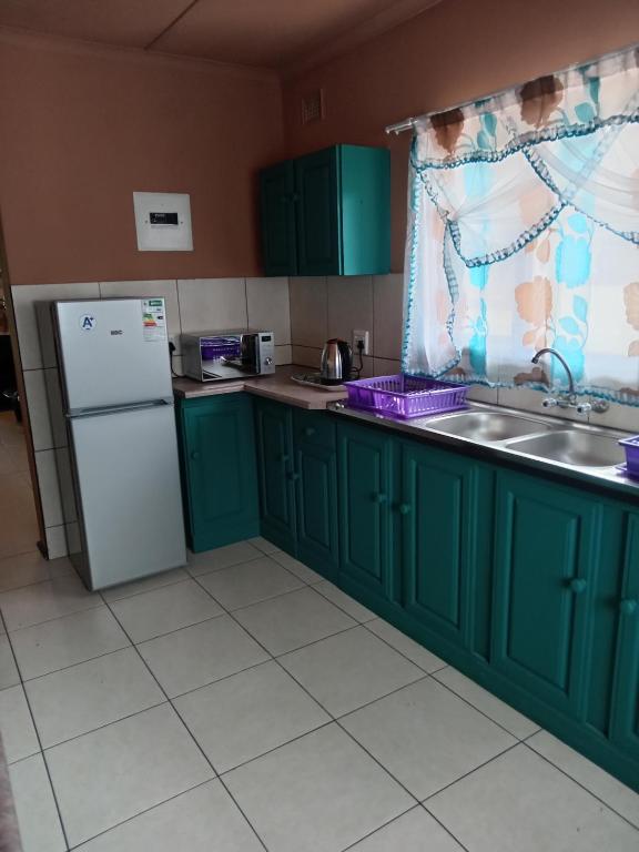 هتل لی-ان سلف کیترینگ Lee-Ann self catering