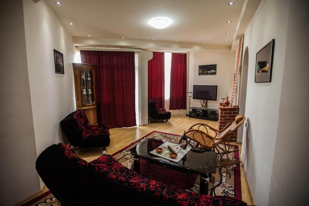 هتل سانی آپارتمنتس. تفلیس. 300 آراگویلی - Sunny apartments. Tbilisi. 300 Aragveli