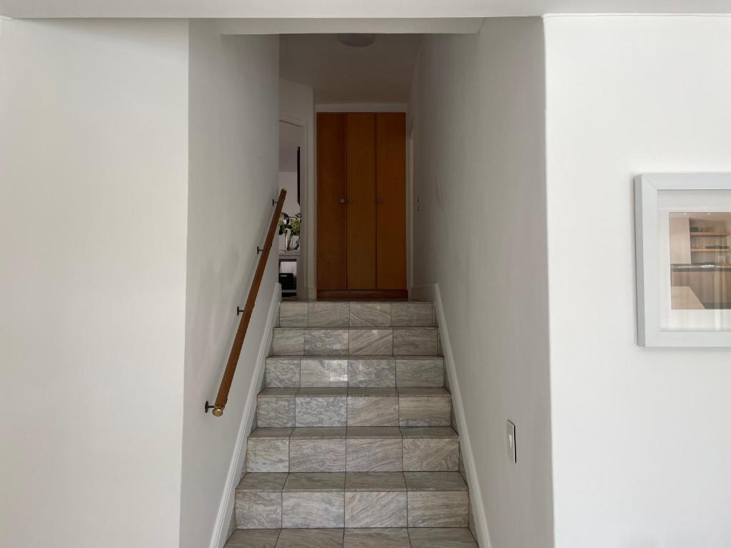 هتل 9 کلافتن استپس استریت ویلا 9 Clifton Steps Street Villa