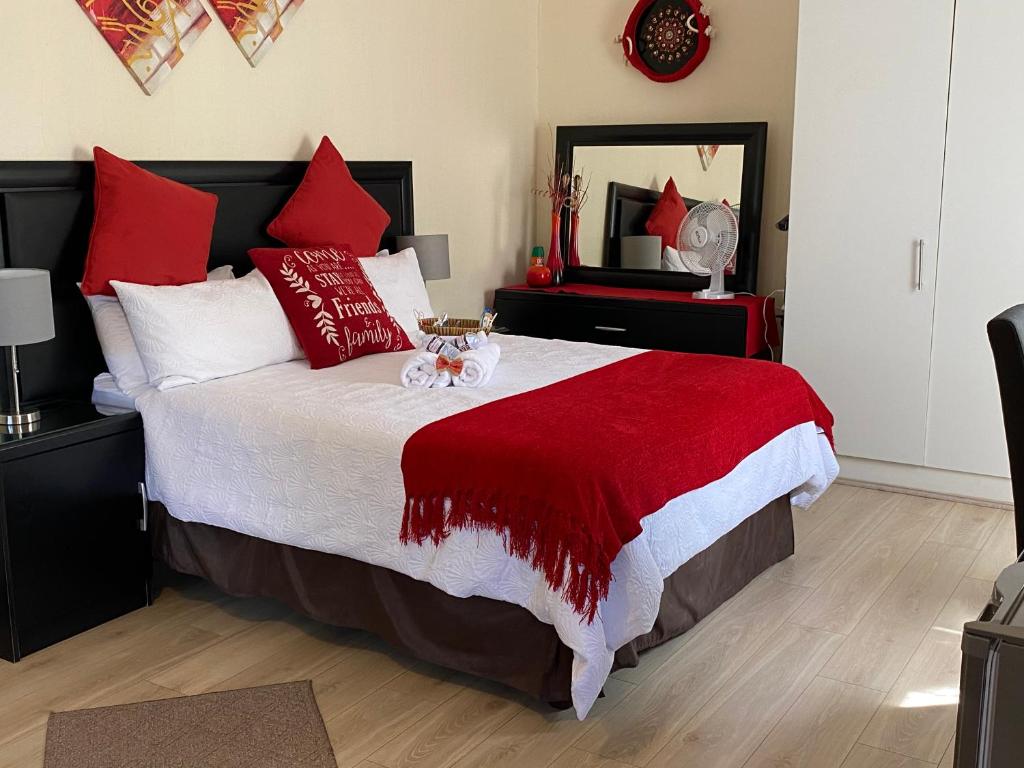 هتل کریستاز پلیس 897 Christa's Place 897