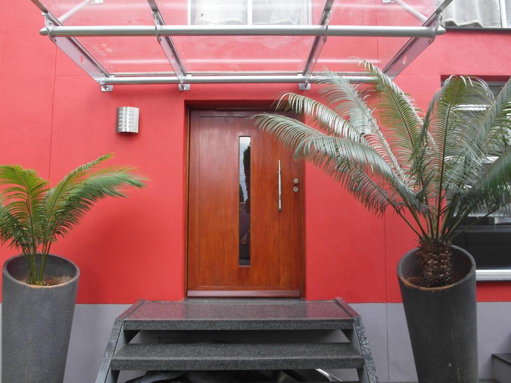 هتل رد اسکوئر هوم Red Square Home