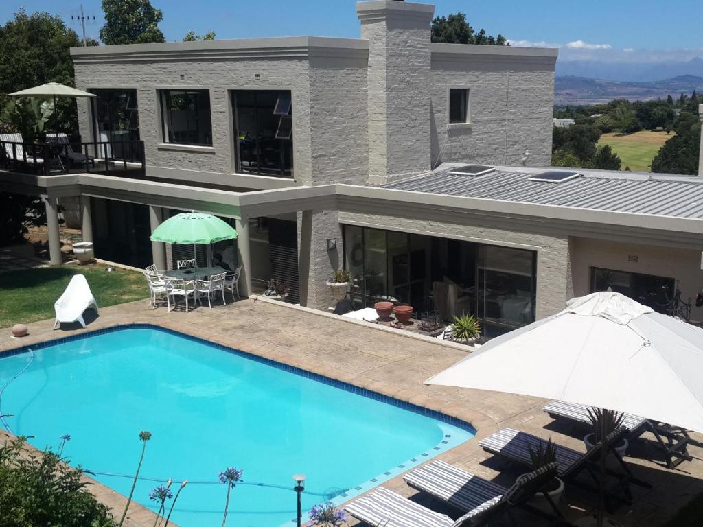 هتل د گرینز گست هاوس بل ویل گلف کورس The Greens Guesthouse Bellville Golf Course