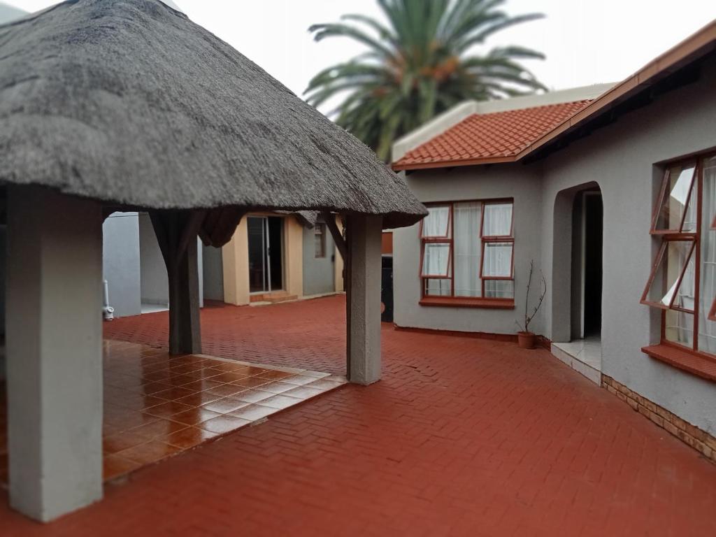 هتل مونلایت گست هاوس Moonlight Guest House