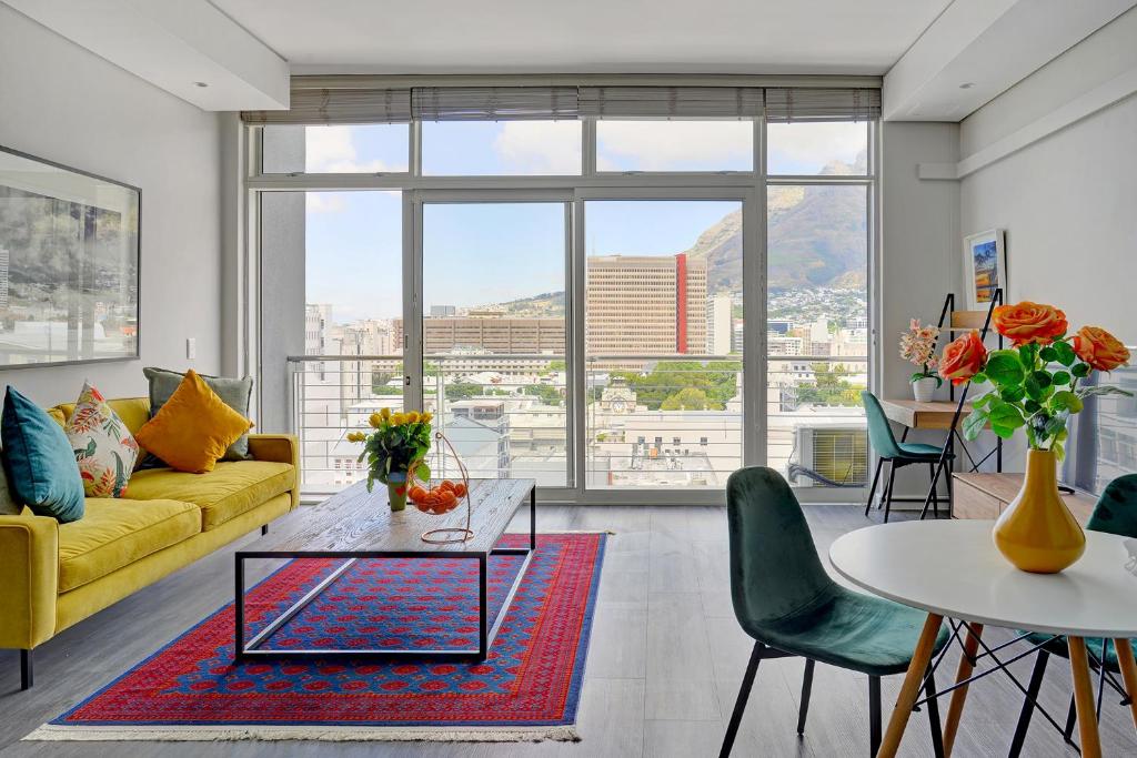 هتل لولا - لاکژری سیتی سنتر آپارتمان ویت سیتی اند مانتین ویوز - Lola - Luxury city centre apartment with City and Mountain views
