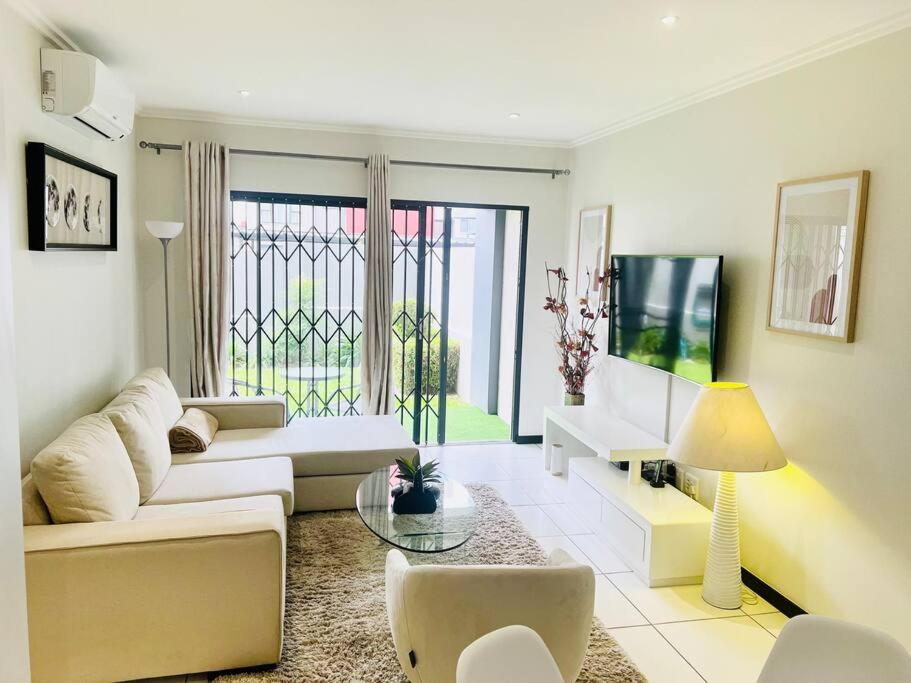 هتل کبک آپارتمانز - فولی فرنیشد اند اکیوپد 1 بیدروم آپارتمان Quebec Apartments - Fully Furnished & Equipped 1 Bedroom Apartment