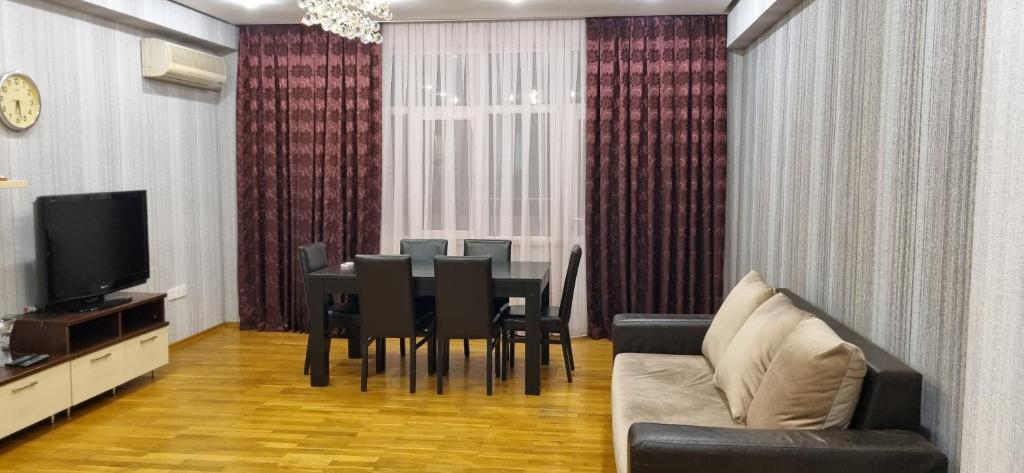 هتل بولوارد ویو اسپاسیوس آپارتمان این باکو - Boulevard view spacious apartment in Baku