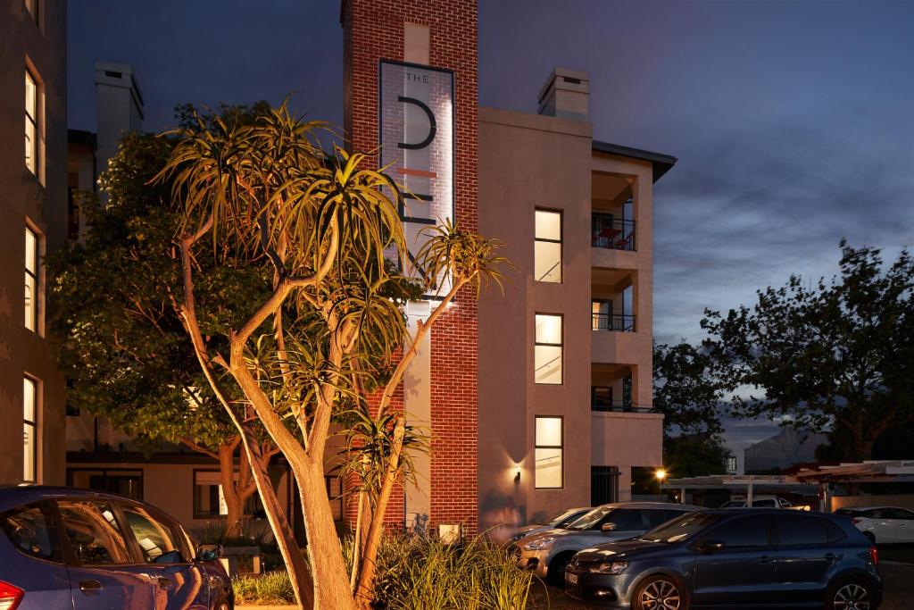 هتل ذ دِن آپارتمِنتس بای راو آفریکا کالکشن The Den Apartments by Raw Africa Collection