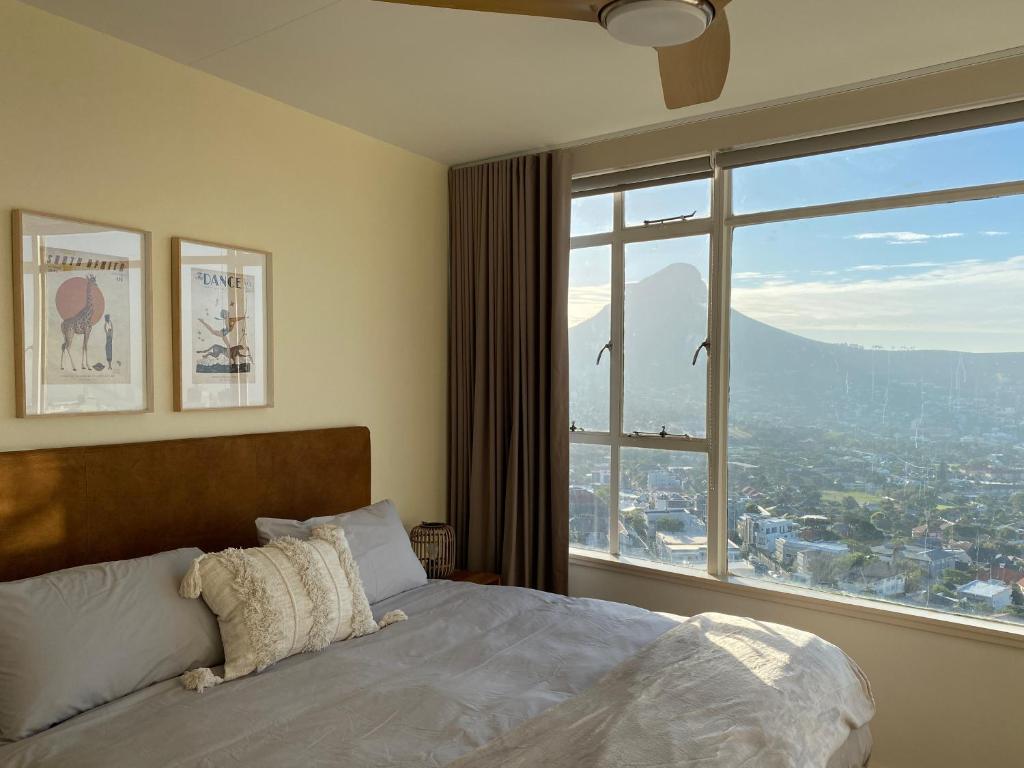 هتل برند نیو جم ویت برث‌تیکینگ ویوز آو کیپ تاون - Brand new gem with breathtaking views of Cape Town