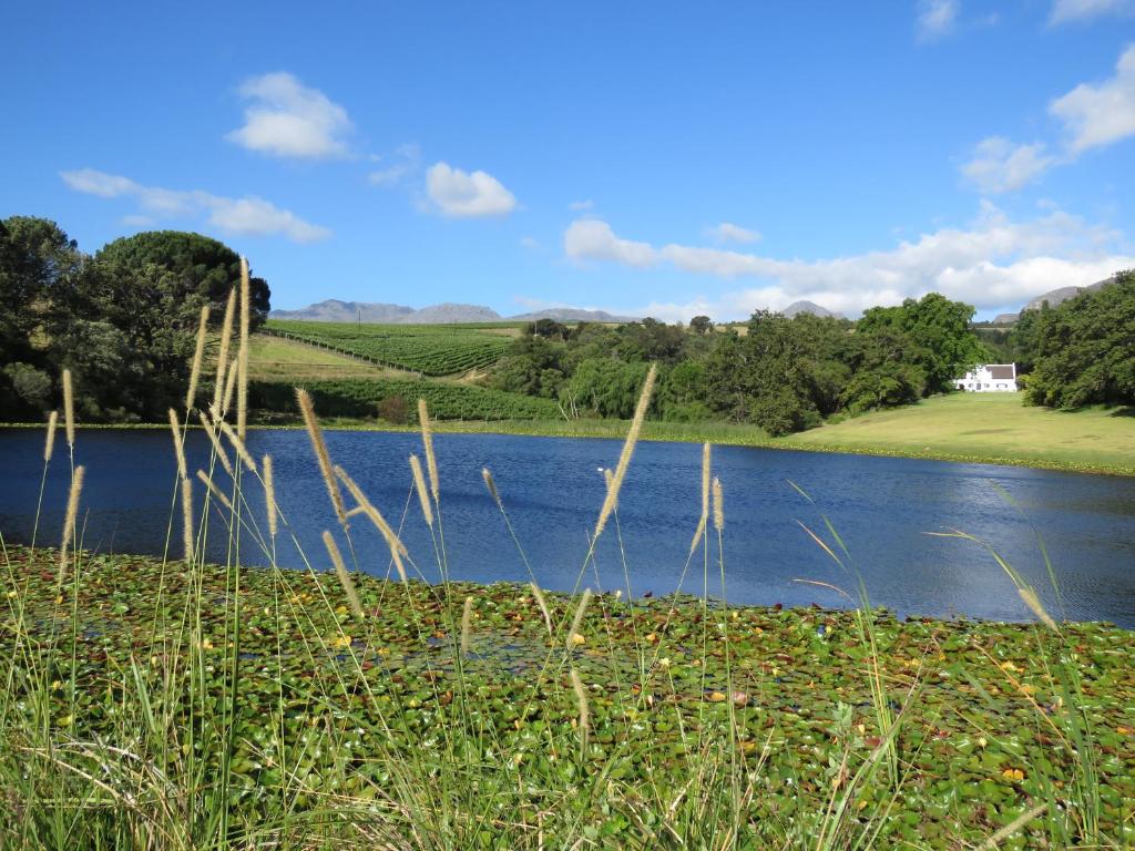 هتل ناوار فارم کاتجز Navarre Farm Cottages