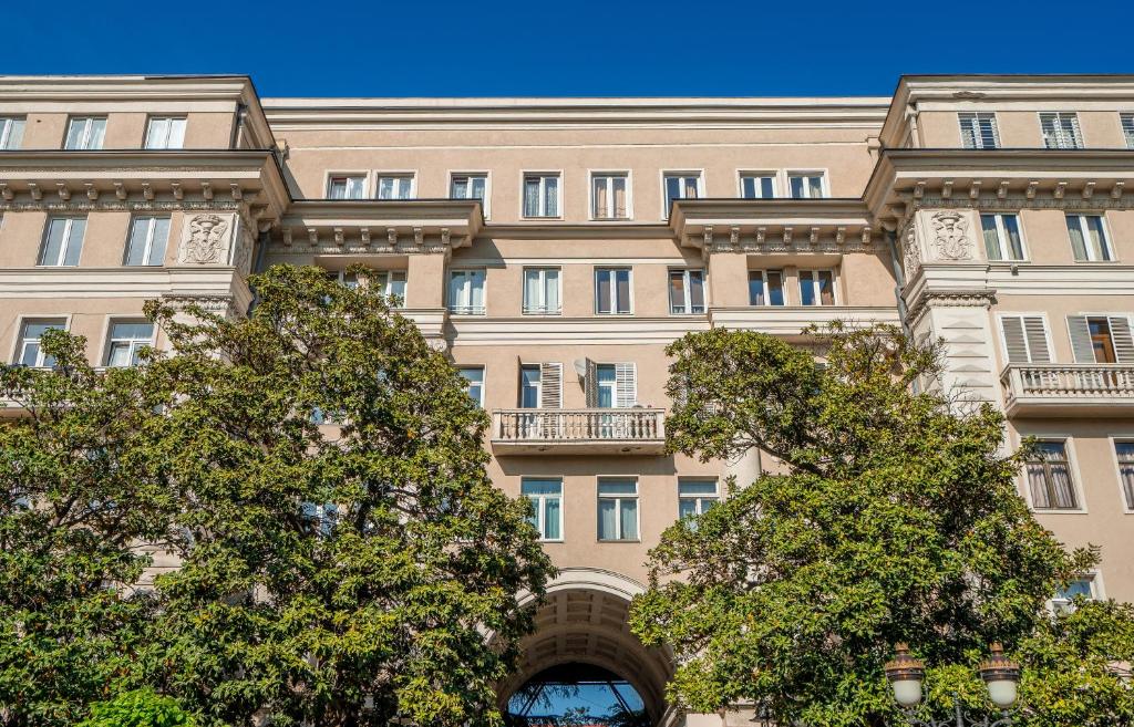 هتل اهمشنبلی آپارتمان - Aghmashenebeli Apartment