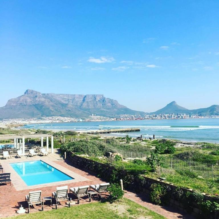 هتل کِیپ تاون بیچفرانت آپارتمانز اَت لِیژِر بی - Cape Town Beachfront Apartments at Leisure Bay