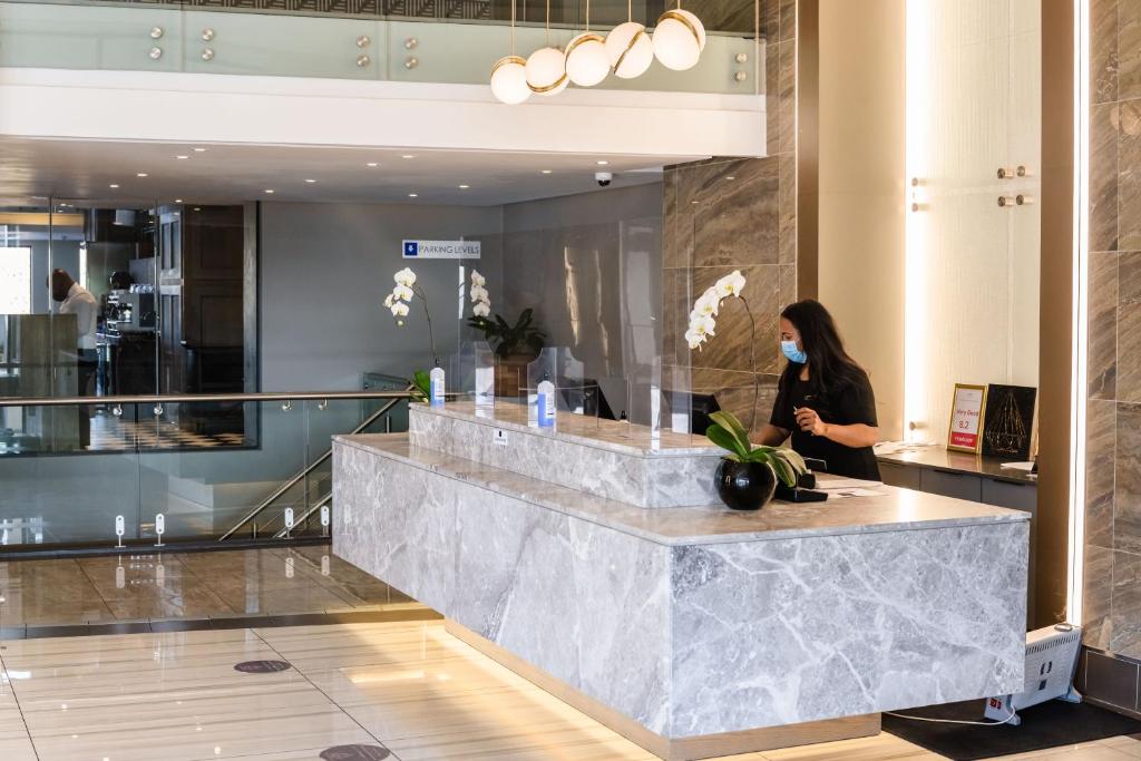 هتل د رجنسی آپارتمنتس - The Regency Apartments