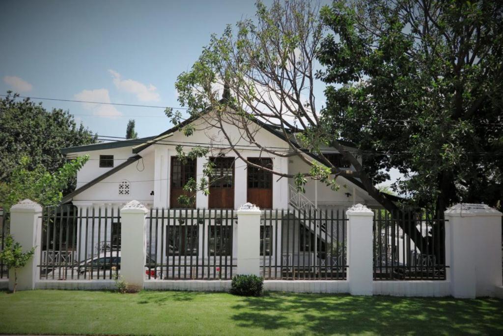 هتل ساندتون فارمهاوس Sandton Farmhouse