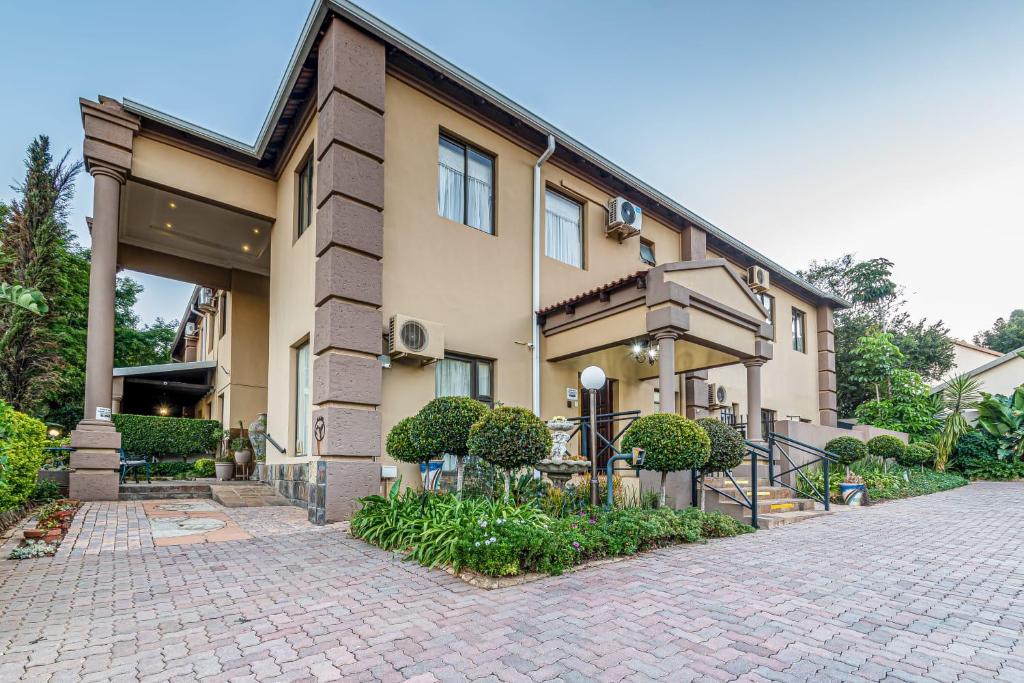 هتل کانستنتیا منور گست هاوس - Constantia Manor Guest House