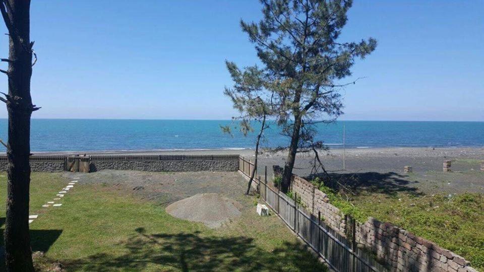 هتل شکوتیلی بیچ هاوس Shekvetili Beach House