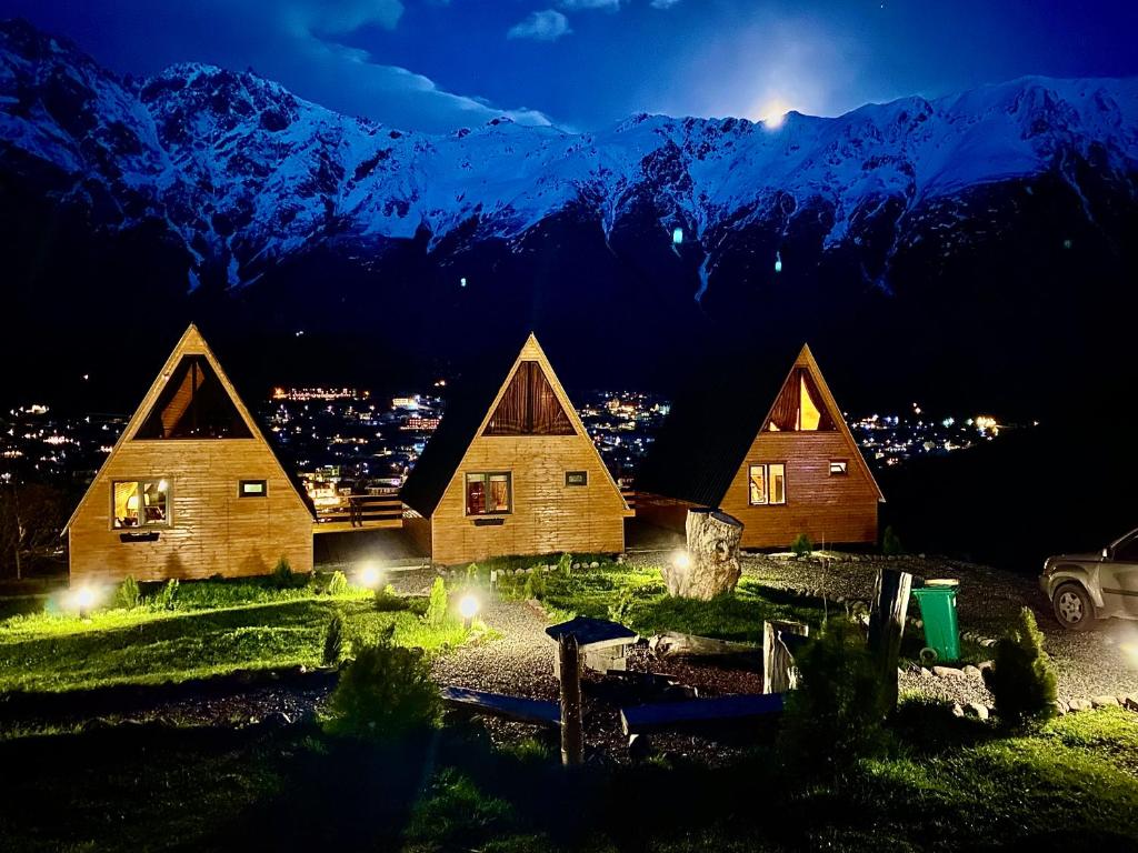 هتل لیتل وود هاوس گرجتی - Little Wood House Gergeti