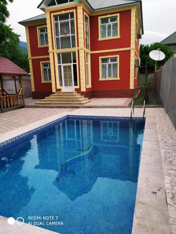 هتل رد ویلا بیگ سوئیمینگ پول Red Villa Big swimming pool