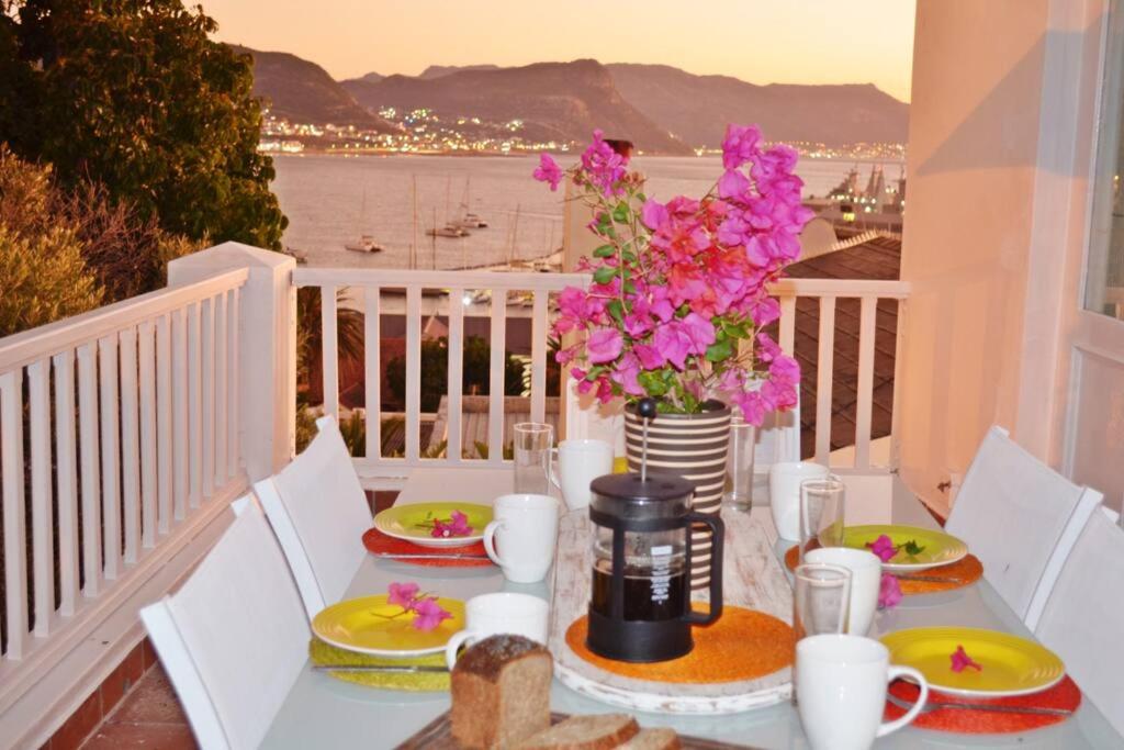 هتل بوجنوویلیا هاوس - د هارت آف سایمون تاون - Bougainvillea House - The Heart of Simonstown