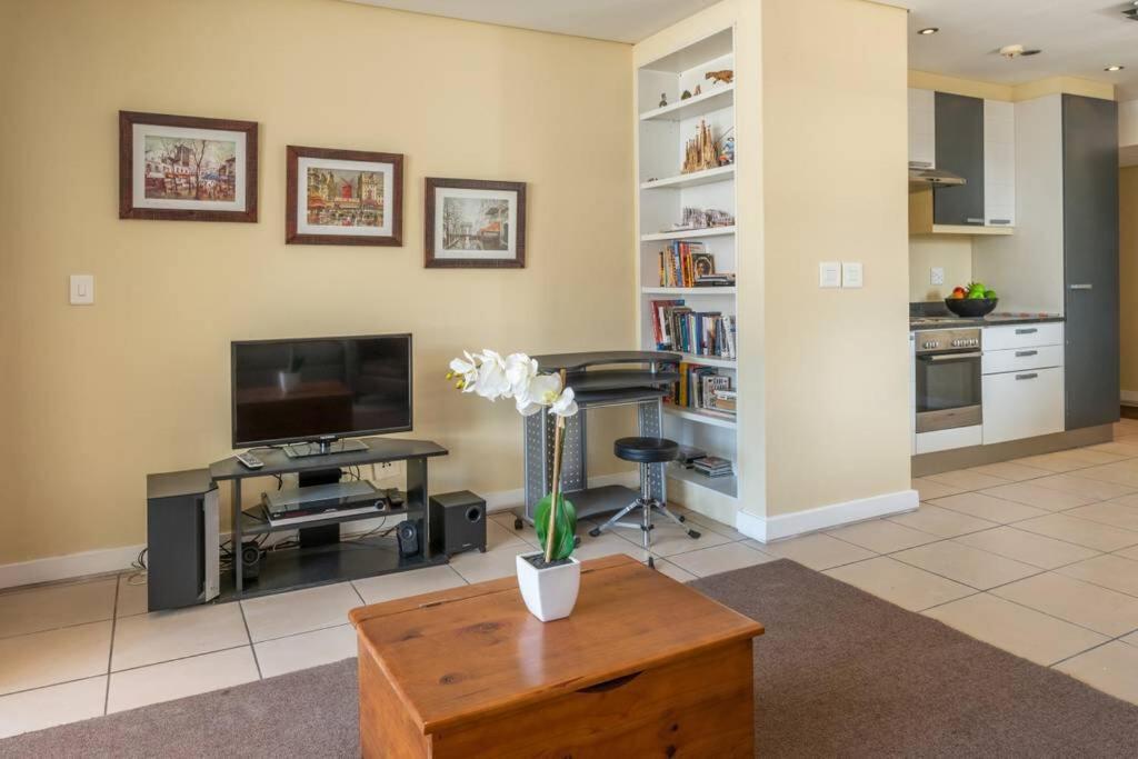 هتل اربن اویسز لاکچری سی‌بی‌دی ریتریت وید بالکن اند پارکینگ - Urban Oasis Luxury CBD Retreat with Balcony & Parking