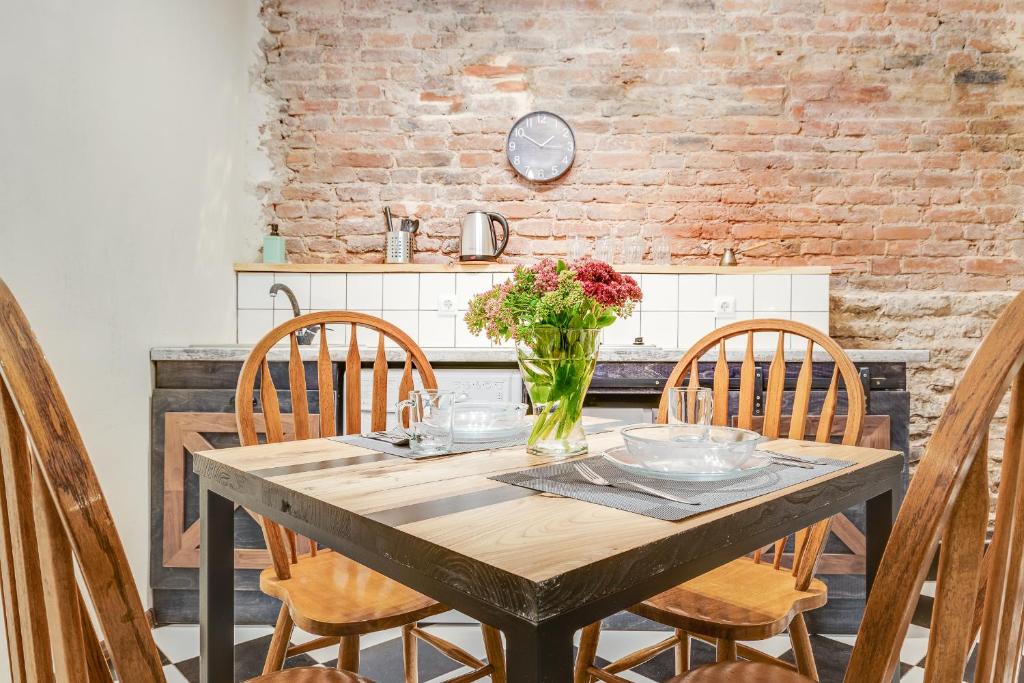 Studio on Zhukovskogo 6