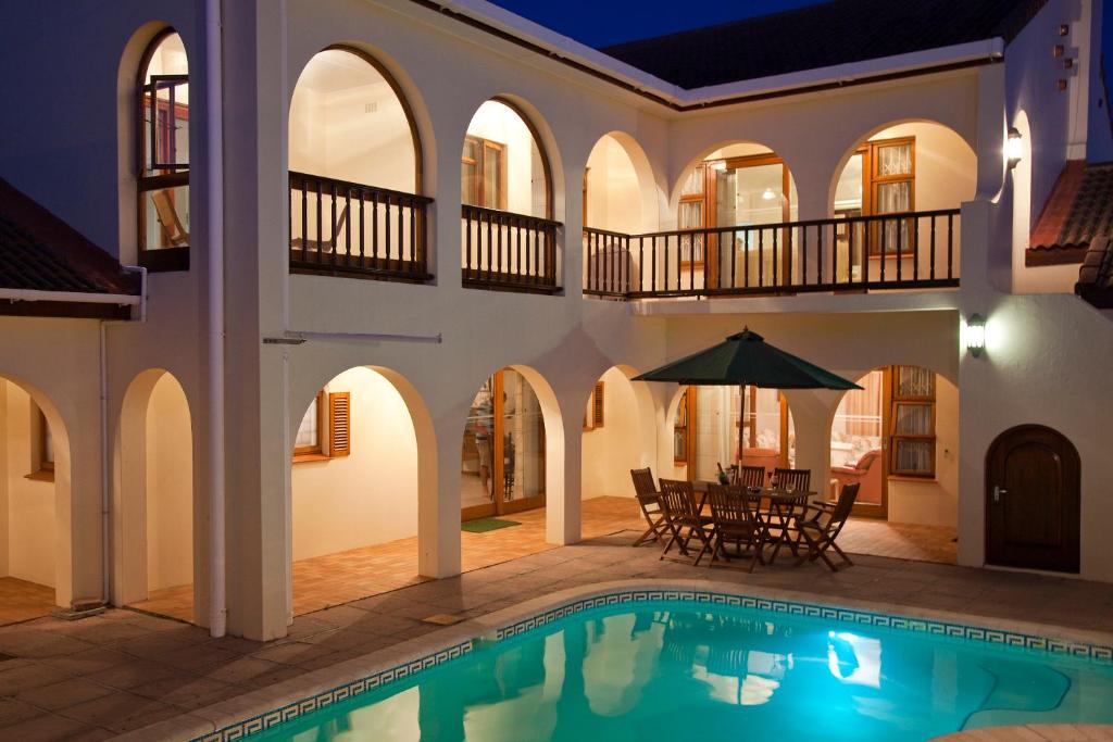 هتل پنگوئینو گست هاوس Penguino Guesthouse