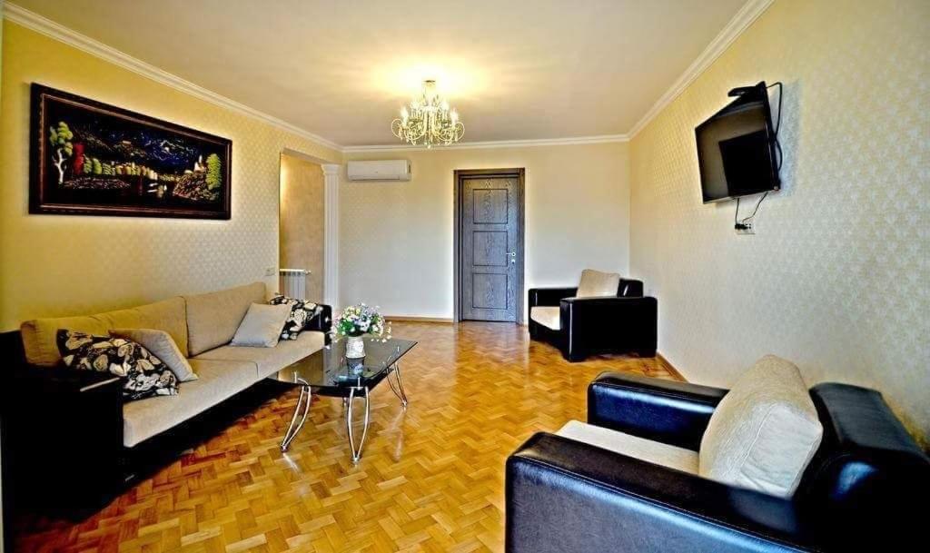هتل گاباز آپارتمان وید آن اولد تفلیس ویو - Gaba's apartment with an old tbilisi view