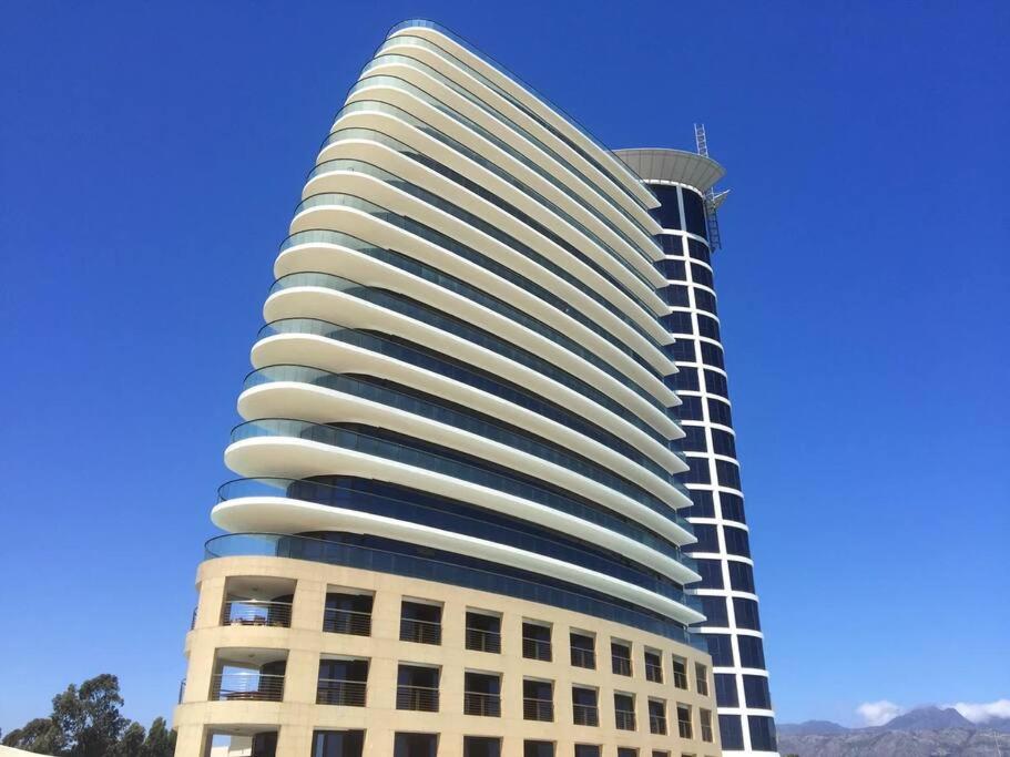 هتل 3 بد 3 بث اپولنت آپارتمان آن د بیچ ویت سی اند ماؤنٹین ویوز - 3 Bed 3 Bath Opulent Apartment on the Beach with Sea and Mtn Views
