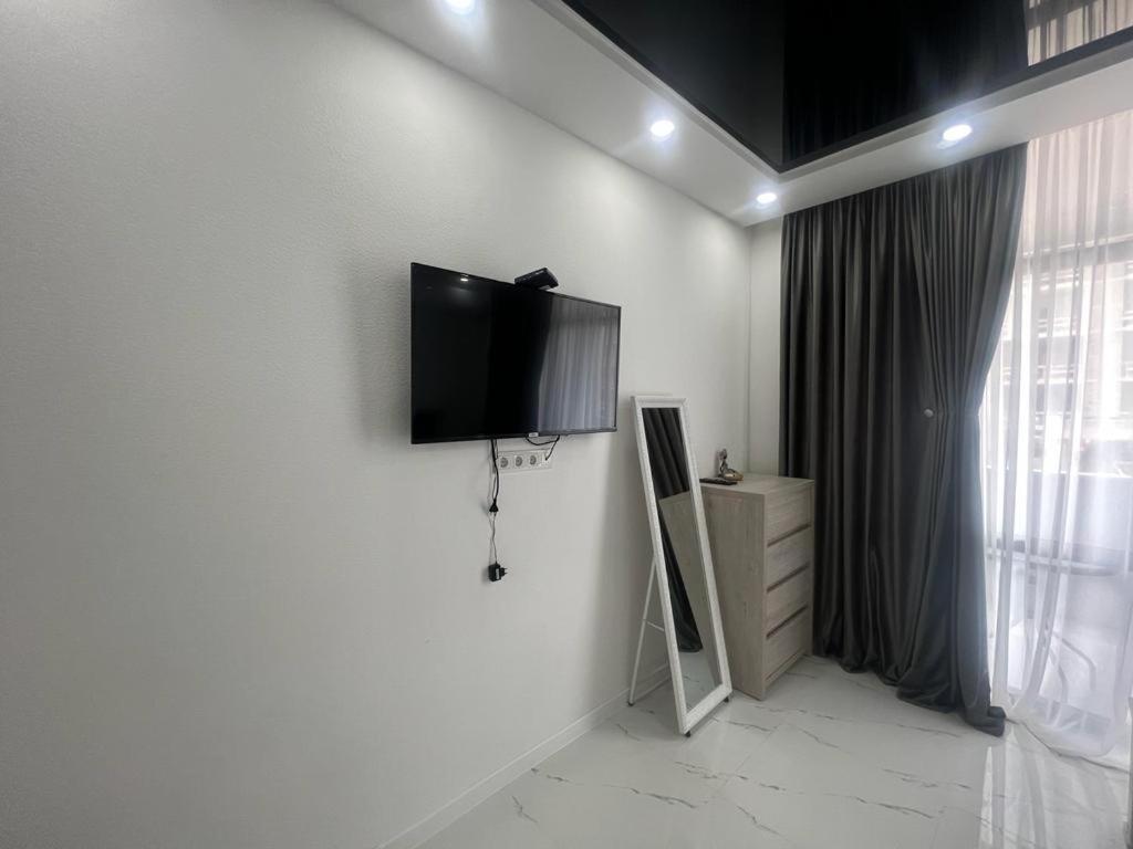 هتل کوزی وان بدرس آپارتمان این باتومی - Cozy one bedroom apartment in Batumi