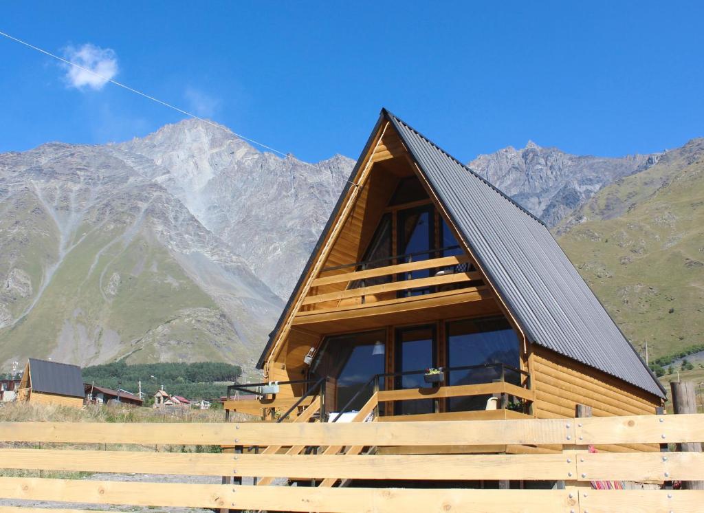 هتل کازبگی فولک Kazbegi Folk