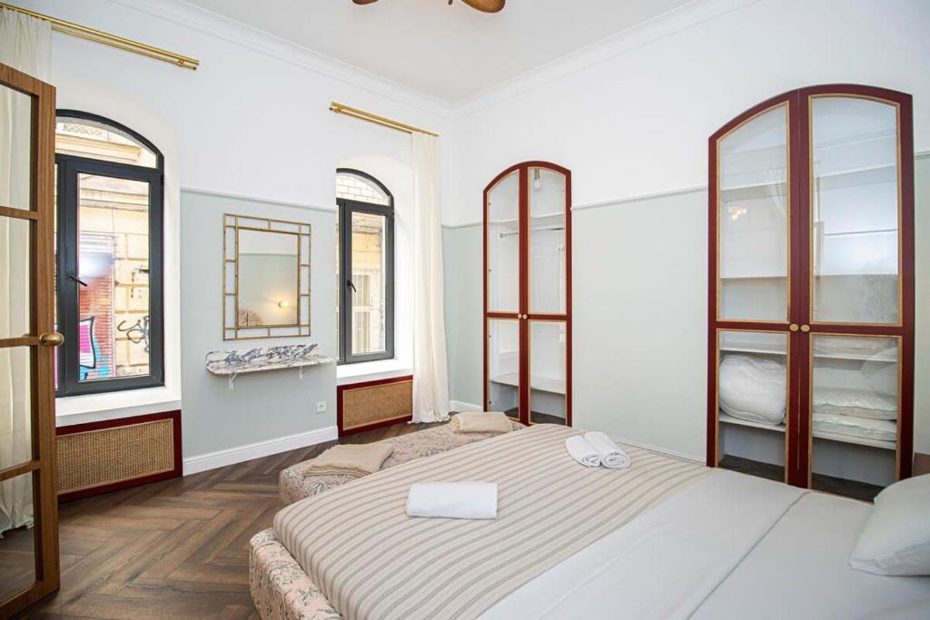 هتل شیک 1بی‌آر سولولاکی سنتر ریتریت - بای وی‌هاست - Chic 1BR Sololaki Center Retreat - By Wehost