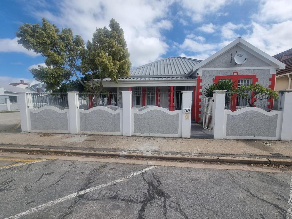 هتل ایدِنز گست هاوس - AIDEN'S GUEST HOUSE