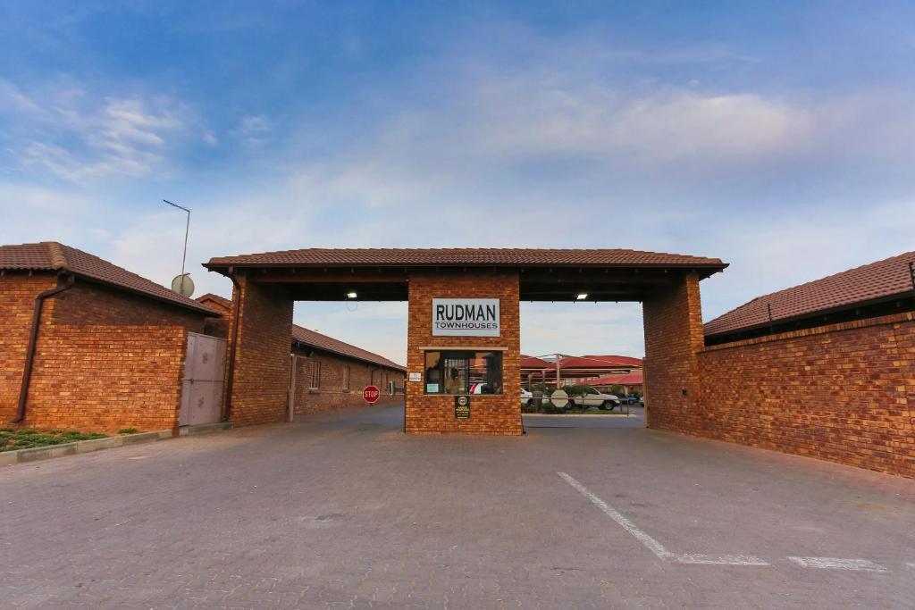 هتل رادمن تاونهاوسز سلف‌کترینگ اکامودیشن Rudman Townhouses Self-catering Accommodation
